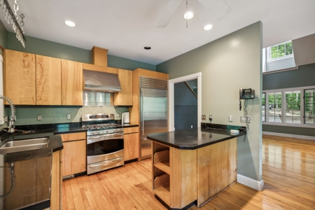 Serene Woodland Retreat with Modern Comforts in Franklin - image 9