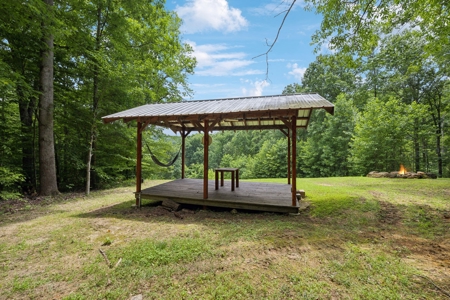 Serene Woodland Retreat with Modern Comforts in Franklin - image 27