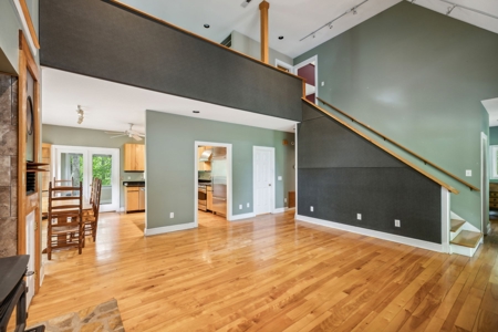 Serene Woodland Retreat with Modern Comforts in Franklin - image 5