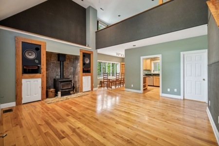 Serene Woodland Retreat with Modern Comforts in Franklin - image 3