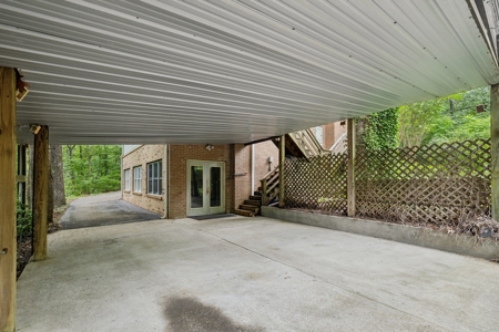 Serene Woodland Retreat with Modern Comforts in Franklin - image 40