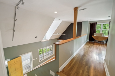 Serene Woodland Retreat with Modern Comforts in Franklin - image 16