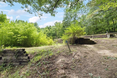 Serene Woodland Retreat with Modern Comforts in Franklin - image 34