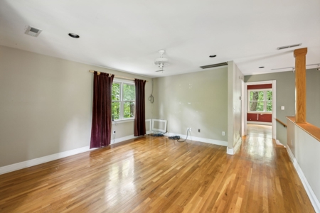 Serene Woodland Retreat with Modern Comforts in Franklin - image 17