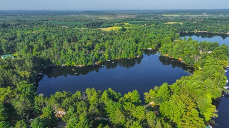 Waterfront Home For Auction on Emerald Lake in Mt. Morris WI - image 43