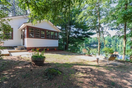 Waterfront Home For Auction on Emerald Lake in Mt. Morris WI - image 4