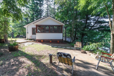 Waterfront Home For Auction on Emerald Lake in Mt. Morris WI - image 2