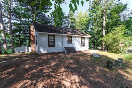 Waterfront Home For Auction on Emerald Lake in Mt. Morris WI - image 15