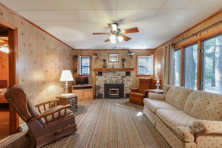 Waterfront Home For Auction on Emerald Lake in Mt. Morris WI - image 35