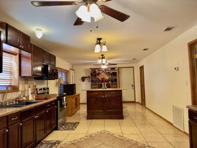 Remarkable 3 BR 2 Bath Home in Iraan, TX - image 27
