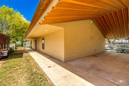 West Central Texas Lakefront home in San Angelo - image 4