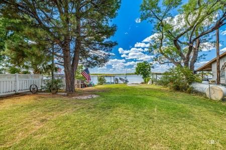 West Central Texas Lakefront home in San Angelo - image 27