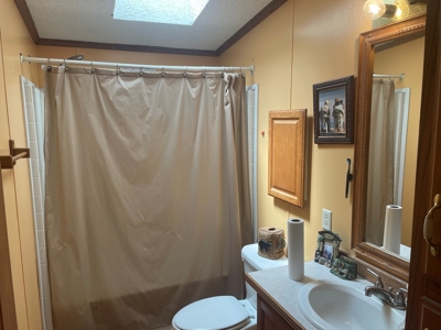Perfect Country Retreat Ideally Located Just Outside Decorah - image 18