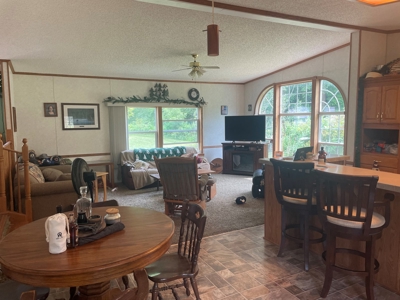 Perfect Country Retreat Ideally Located Just Outside Decorah - image 11