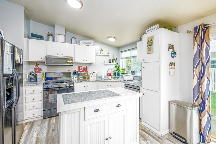 Jennifer Thomas Realtor United Country Home 