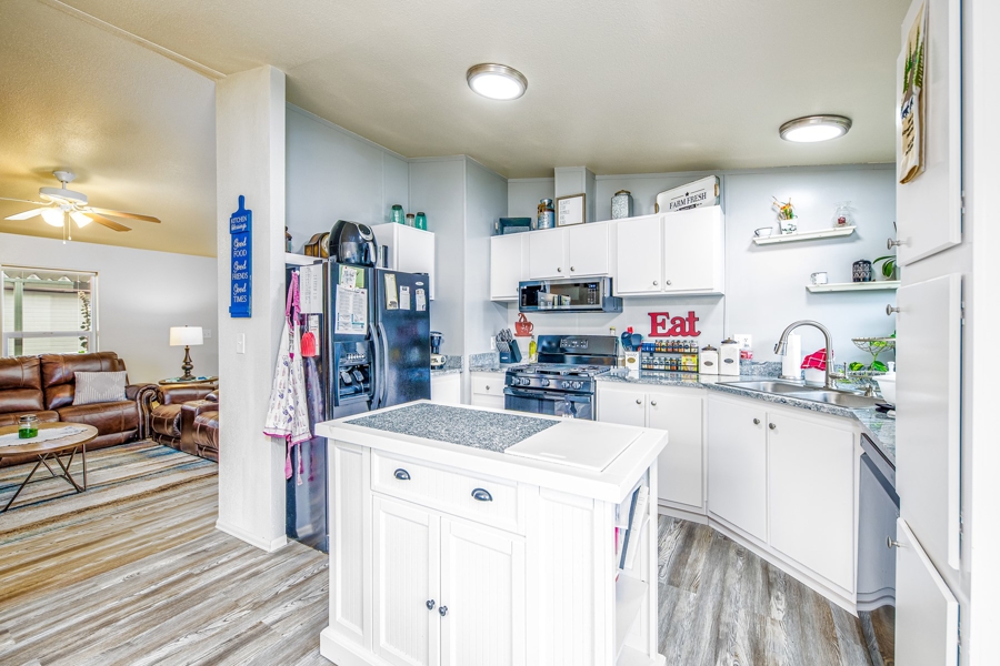 Jennifer Thomas Realtor United Country Home 