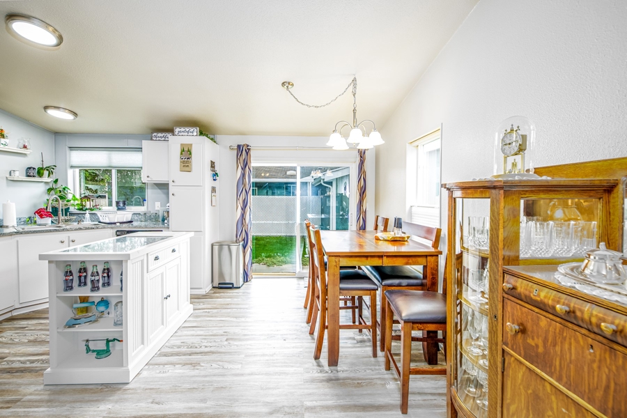 Jennifer Thomas Realtor United Country Home 