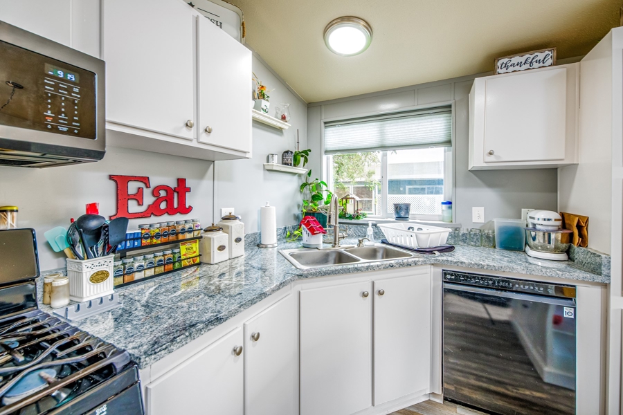 Jennifer Thomas Realtor United Country Home 