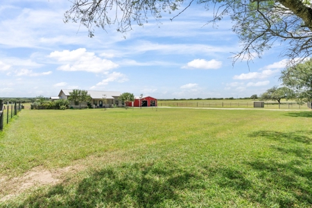 Country Home on 14 Acres, Live Oak County!! - image 4