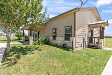Country Home on 14 Acres, Live Oak County!! - image 2