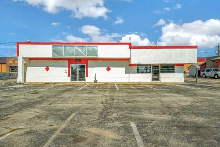 Restaurant Building For Sale in Clinton, Ok.!! - image 2