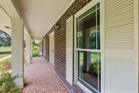 Spacious Renovated Home with Acreage in Liberty, MS - image 6