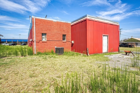 Commercial Bldg for Sale & Residential Lot in Burns Flat, OK - image 30