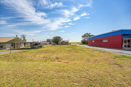 Commercial Bldg for Sale & Residential Lot in Burns Flat, OK - image 11