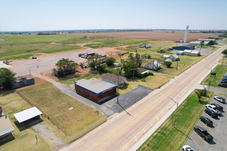 Commercial Bldg for Sale & Residential Lot in Burns Flat, OK - image 2
