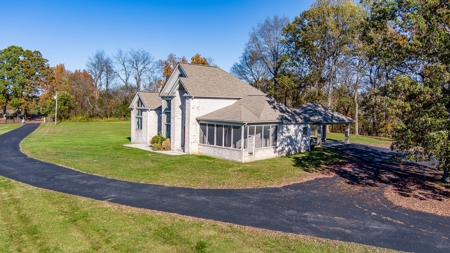 Home Near Lake Cumberland in Albany, Kentucky - image 8