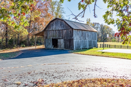 Home Near Lake Cumberland in Albany, Kentucky - image 6