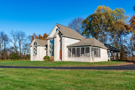 Home Near Lake Cumberland in Albany, Kentucky - image 1