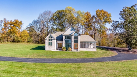 Home Near Lake Cumberland in Albany, Kentucky - image 9