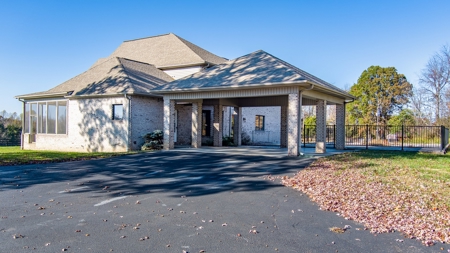 Home Near Lake Cumberland in Albany, Kentucky - image 13