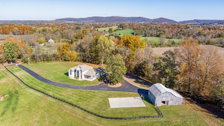 Home Near Lake Cumberland in Albany, Kentucky - image 12