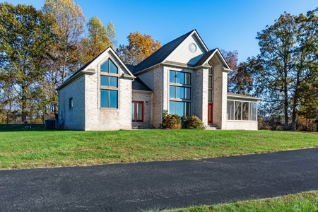 Home Near Lake Cumberland in Albany, Kentucky - image 2