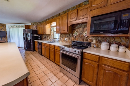Chiefland Country Home For Sale! - image 30