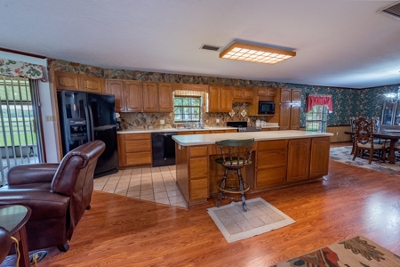 Chiefland Country Home For Sale! - image 28