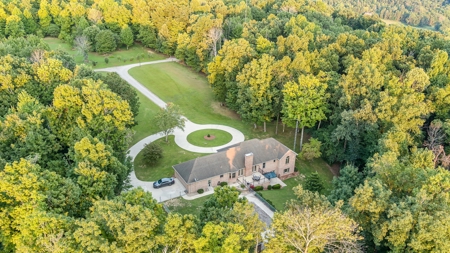 Home in Albany, Kentucky - image 6