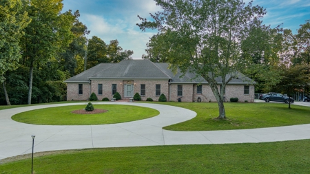 Home in Albany, Kentucky - image 3