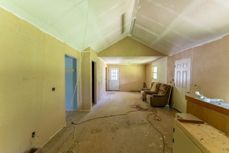 Shop House and Land for Sale in Oregon County Missouri - image 11