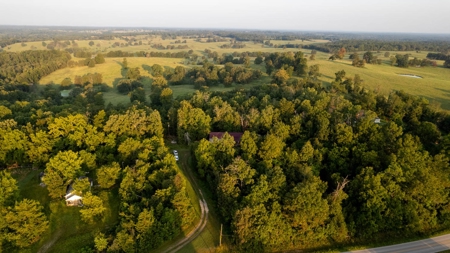Shop House and Land for Sale in Oregon County Missouri - image 9