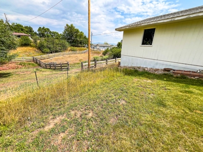 Gorgeous Home With Acreage On Outskirts Of Lewistown - image 45