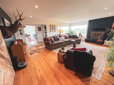 Gorgeous Home With Acreage On Outskirts Of Lewistown - image 5