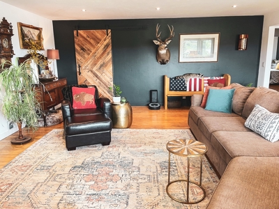 Gorgeous Home With Acreage On Outskirts Of Lewistown - image 8