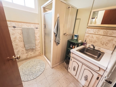 Gorgeous Home With Acreage On Outskirts Of Lewistown - image 37