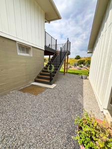 Gorgeous Home With Acreage On Outskirts Of Lewistown - image 48