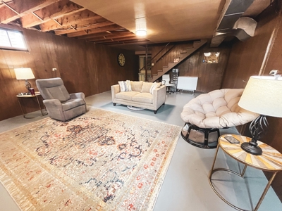 Gorgeous Home With Acreage On Outskirts Of Lewistown - image 26