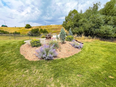 Gorgeous Home With Acreage On Outskirts Of Lewistown - image 39