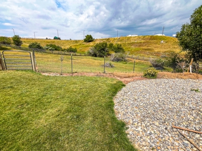 Gorgeous Home With Acreage On Outskirts Of Lewistown - image 41